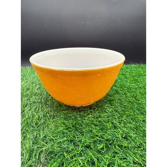 Vintage Pyrex 1½ Qt Brown & Yellow Mixing Bowl – USA Made, Ovenware - Picture 3 of 7